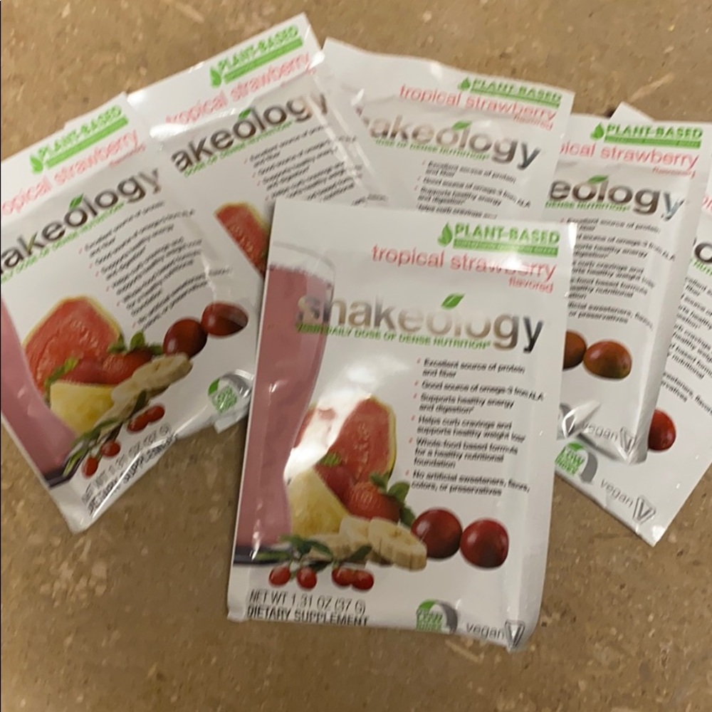 4 Packets Beachbody vegan tropical strawberry